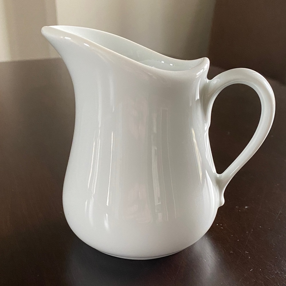 White Apilco Creamer